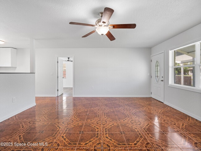 Photo - 2033 Robinhood Dr