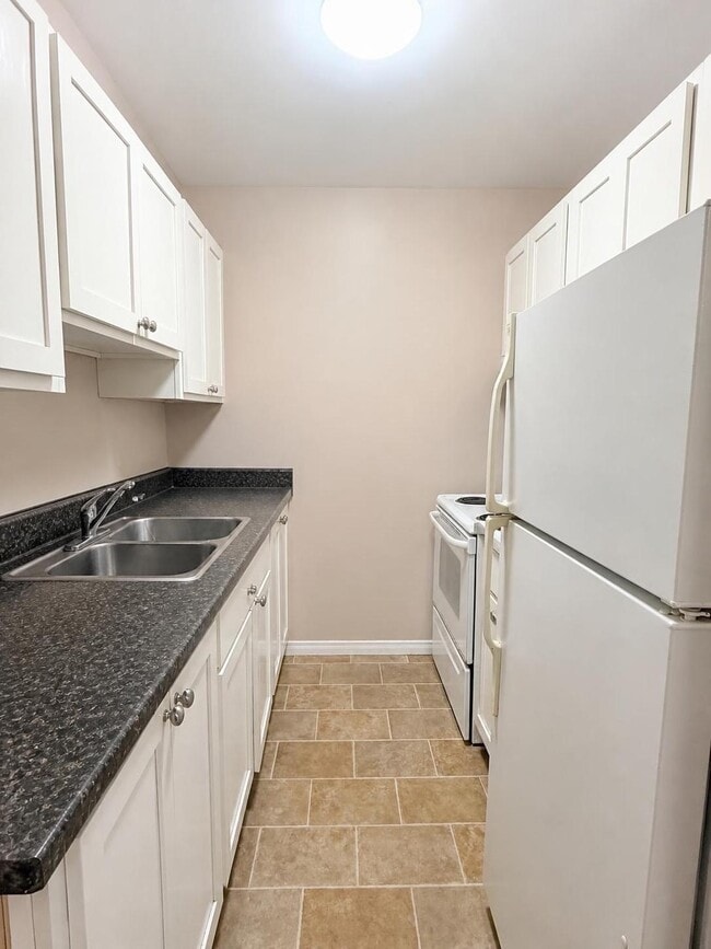 Building Photo - 429 Bruce Ave Unit 3