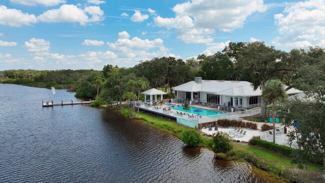 Descubra la encantadora combinación de belleza natural y espléndidas amenidades al aire libre en The Preserve at Alafia, que promete un exquisito estilo de vida de centro vacacional junto al río. - Preserve at Alafia Apartamentos