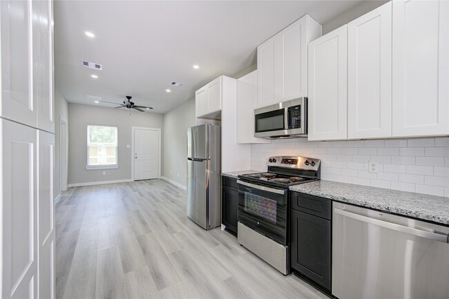 Photo - 8155 Tate St