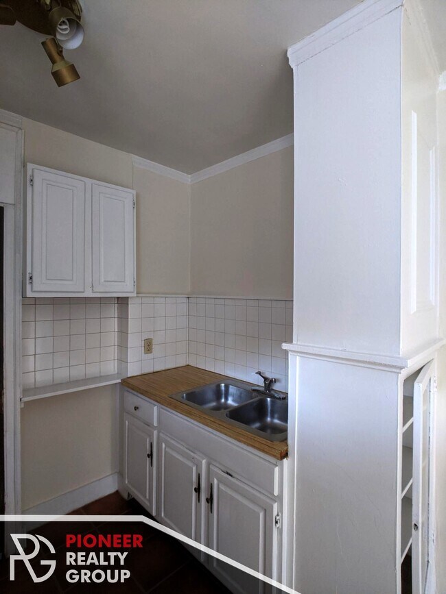 Photo - 2948 N Seminary Ave Unit 1