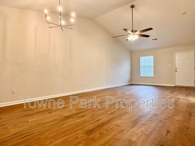 Photo - 327 Greendale Pl