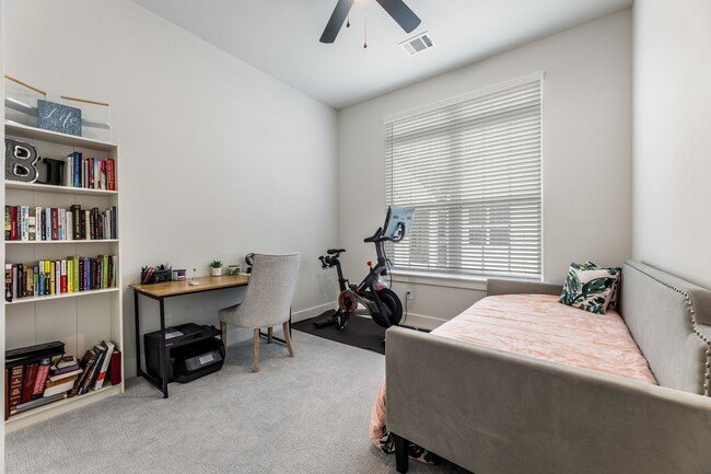 Photo - 5725 White Magnolia St.