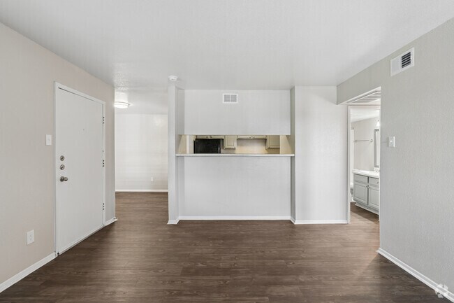 2BR, 2BA - 1,012SF - Living Room