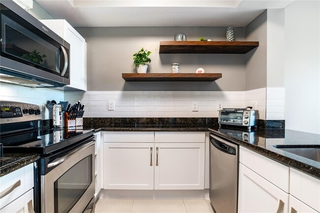 Photo - 7270 SW 88th St Unidad B302