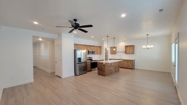 Photo - 2112 Redfox Way