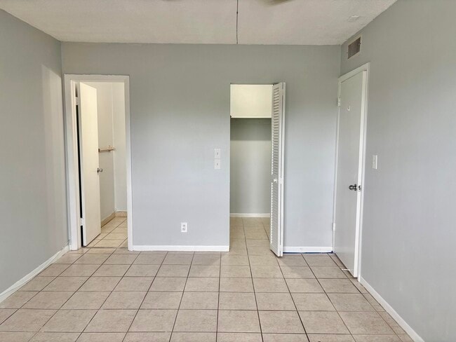 Photo - 5300 Washington St Unidad C318