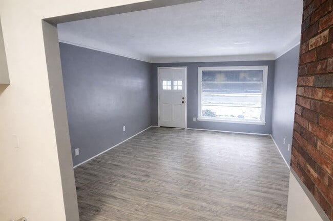 Photo - 3846 E 189th St