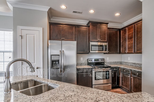 Photo - 362 Halton Crossing Dr SW