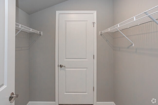1BR, 1BA - 741SF - Walkin Closet