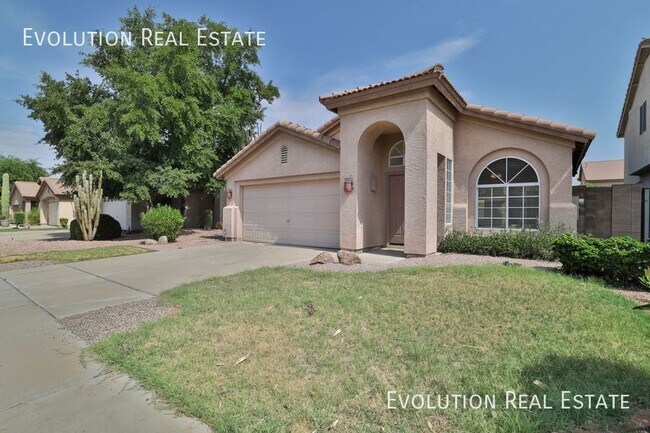 3226 E Sequoia Dr
