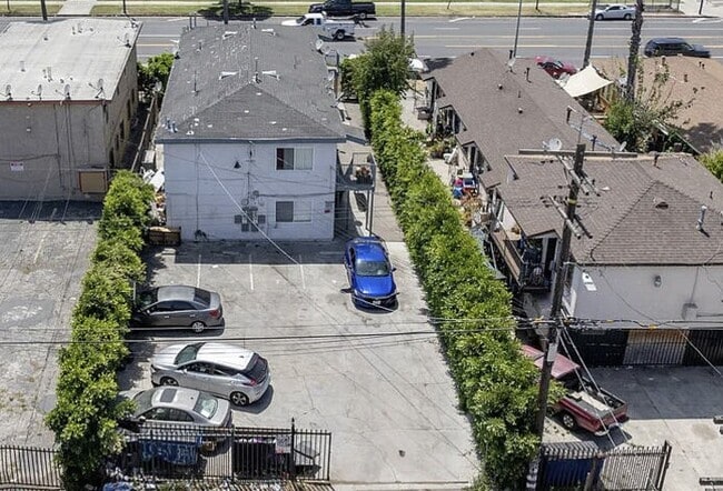 11116 S Figueroa St