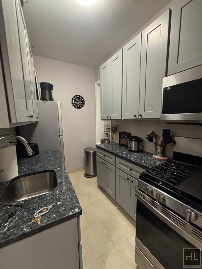 Photo - RICHMOND TERRACE Unit 3F