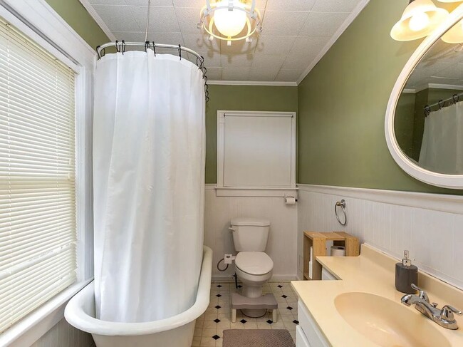 Photo - 2935 Merrill Ave