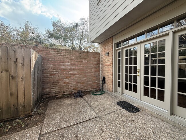 Photo - 3636 Lake St