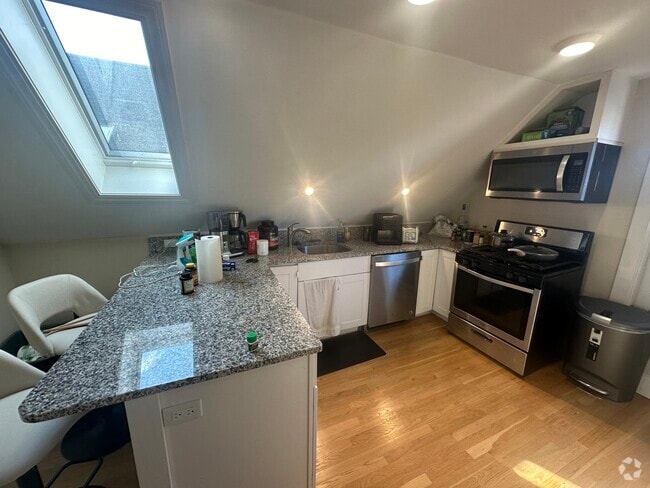 Building Photo - 343 Beacon St Unit 3T Rental