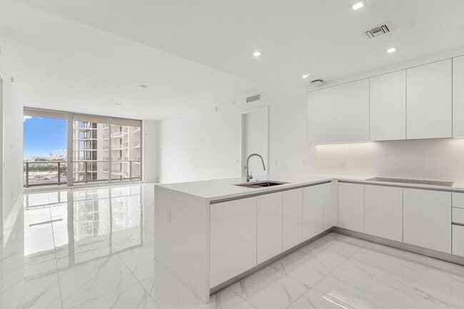 Photo - 220 Lake Shore Dr Unit 1015