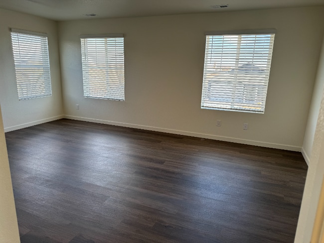 Photo - 6054 Holstein Dr