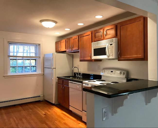 Building Photo - 67 Wyman St