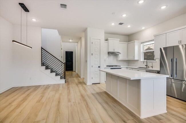 Photo - 253 Darley Oak Dr