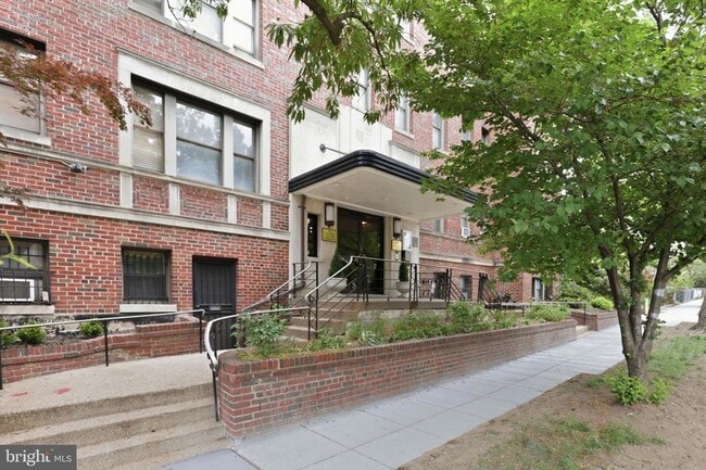 Building Photo - 1365 Kennedy St NW Unit 506