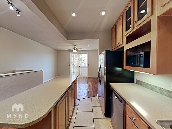 Photo - 425 Harriet Ln