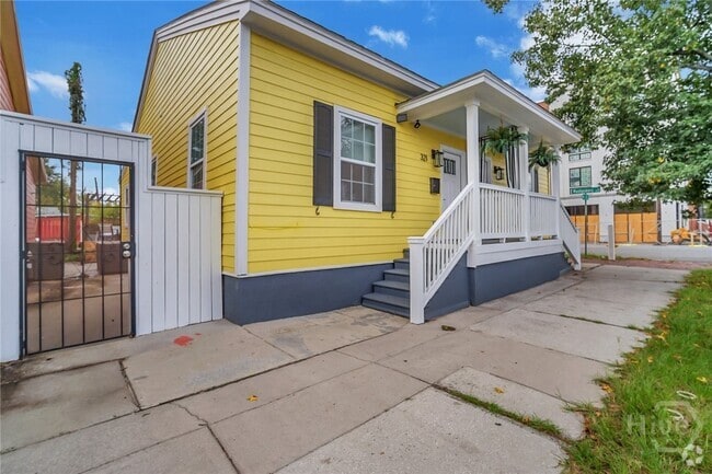 Building Photo - 321 W 31st St Rental