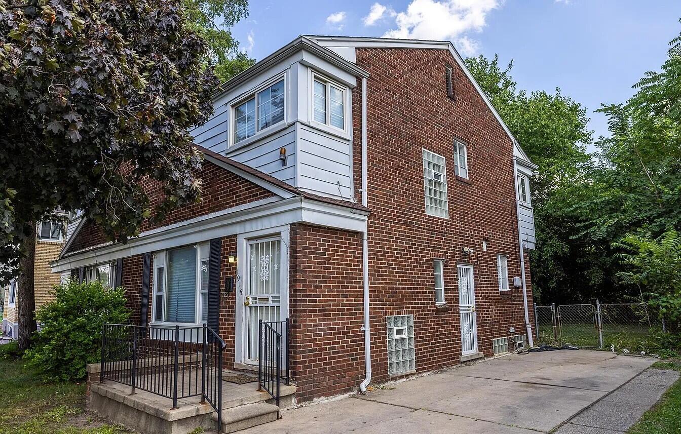 Photo - 1915 Ewald Cir