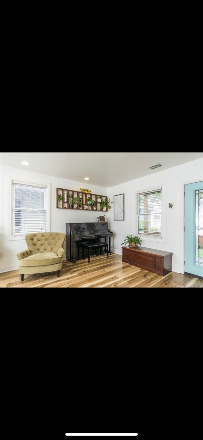 Photo - 61 Chester Ave SE