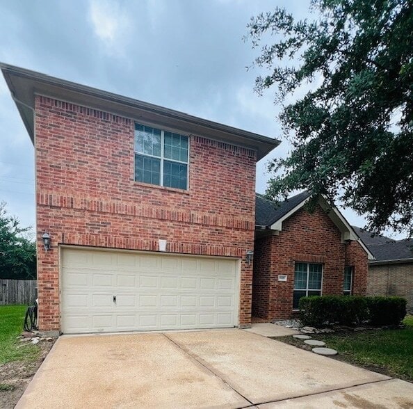 Building Photo - 9219 Hidden Lake E Dr