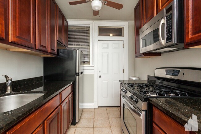 542 W Surf St Unit 1BED