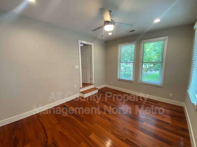 Photo - 105 Paris Ln