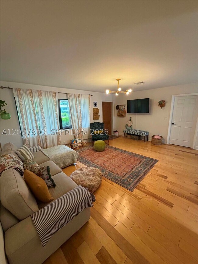 401 SE 3rd Ct