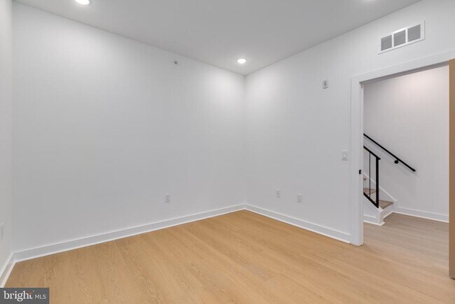 Photo - 2350 N 16th St