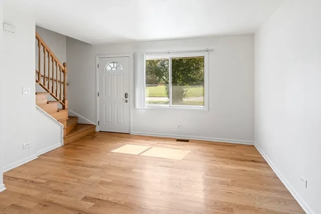 Photo - BEAUTIFUL LARGE 1 BED/1 BATH TOWNHOUSE RENTAL W/IN-UNIT LAUNDRY AND PARKING.....MUST SEE!!
