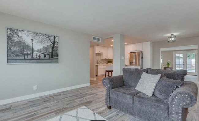 Photo - 2220 E Heatherbrae Dr