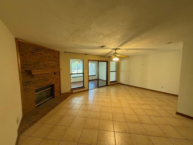 Photo - 3207 Shamrock St E