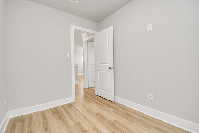 Photo - 21034 Shore Oak Dr