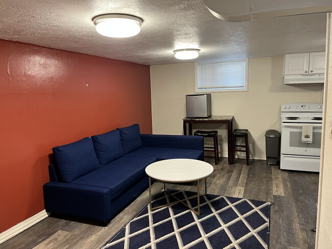 Photo - 502.5 Gladstone