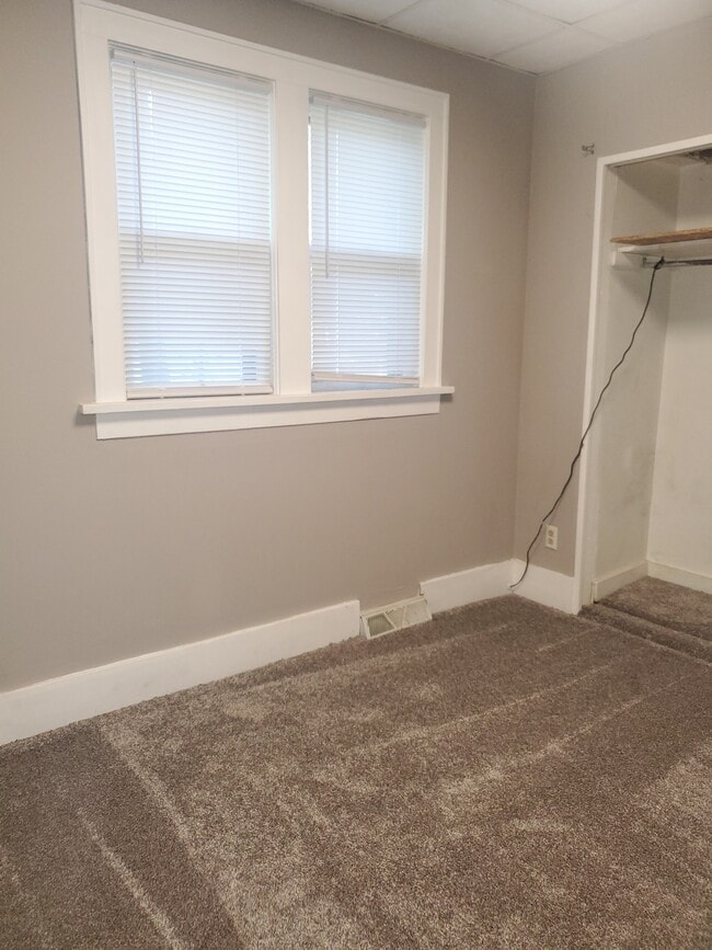 Building Photo - 403 2nd St Unit 1