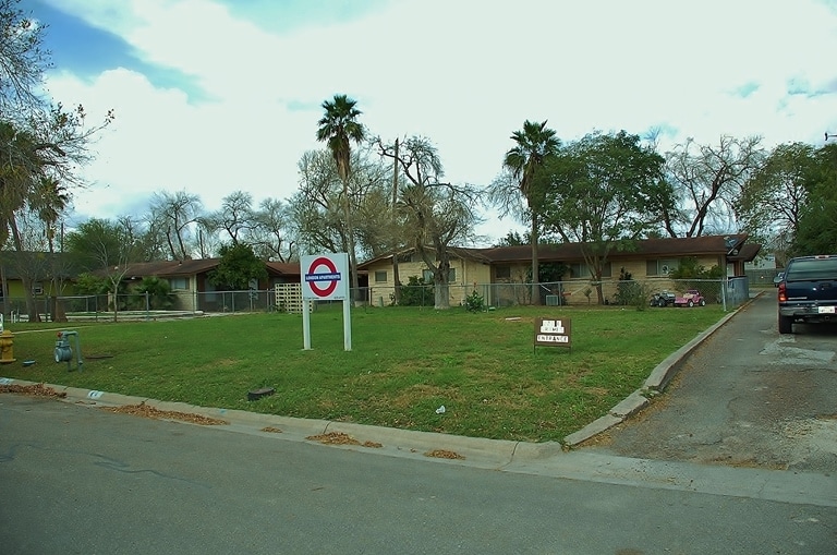 Photo - 221 E Grimes St Apartments