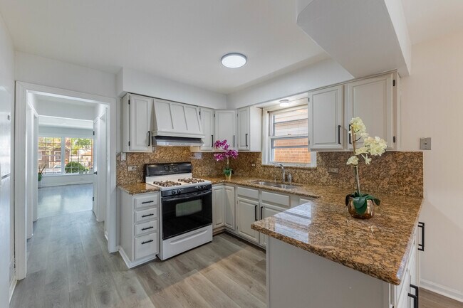 Photo - 5222 S Normandy Ave