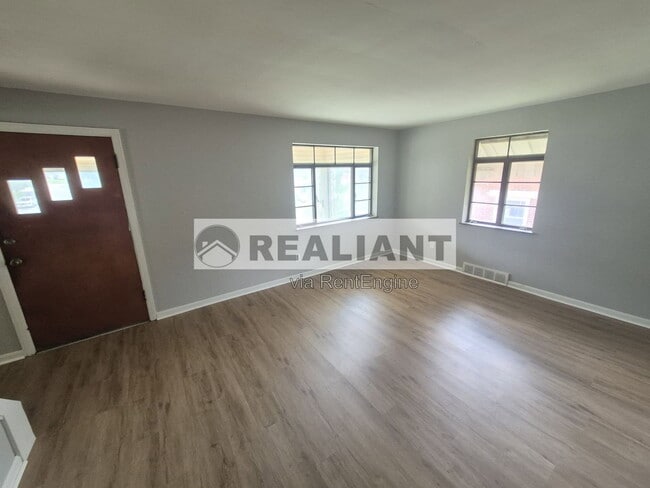 Photo - 501 Hallam Ave
