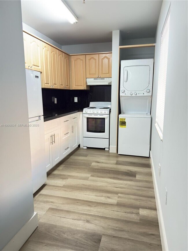 Photo - 1930 SW 2nd St Unit 6