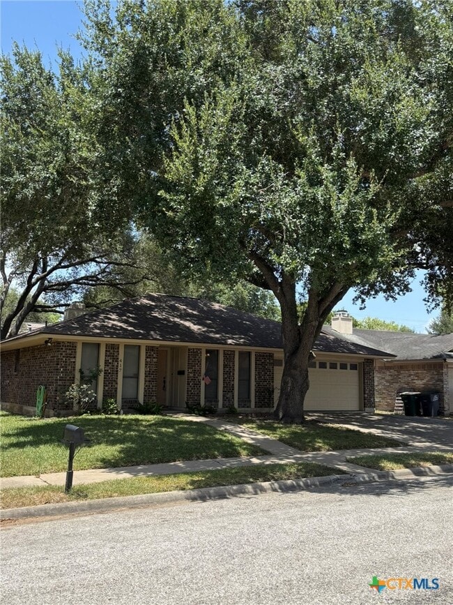 Photo - 417 Ivanhoe Dr