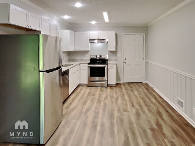 Photo - 906 King Dr SE