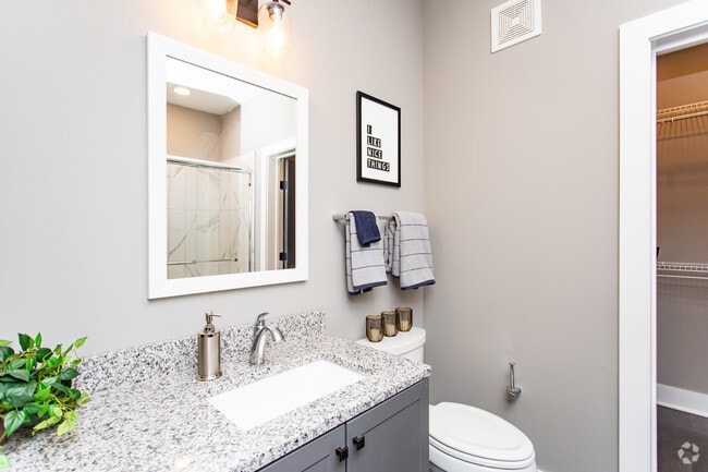 1BR, 1BA - 636-914 SF