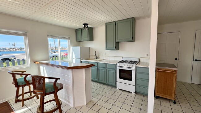 Building Photo - 232 Santa Monica Dr Unit Lower