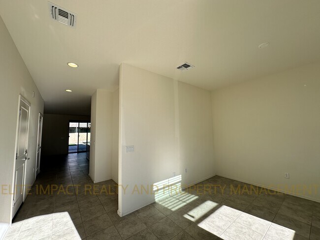 6373 E Calle del Patagon