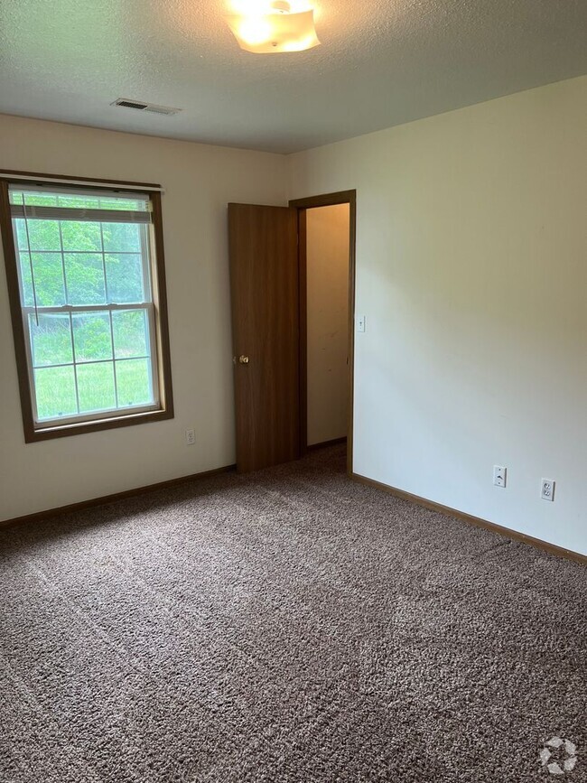 Building Photo - 2623 E Oakbrook Dr Unit A Rental